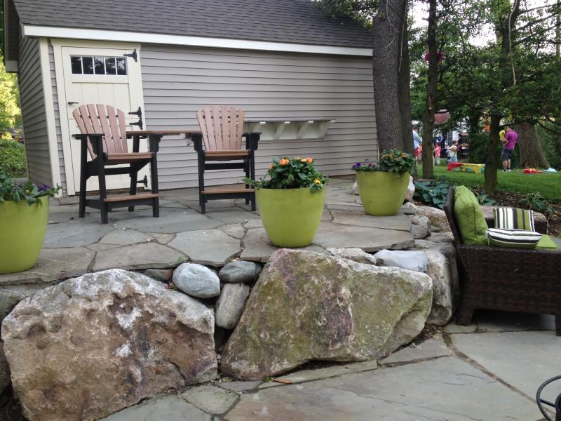 patio sitting boulders